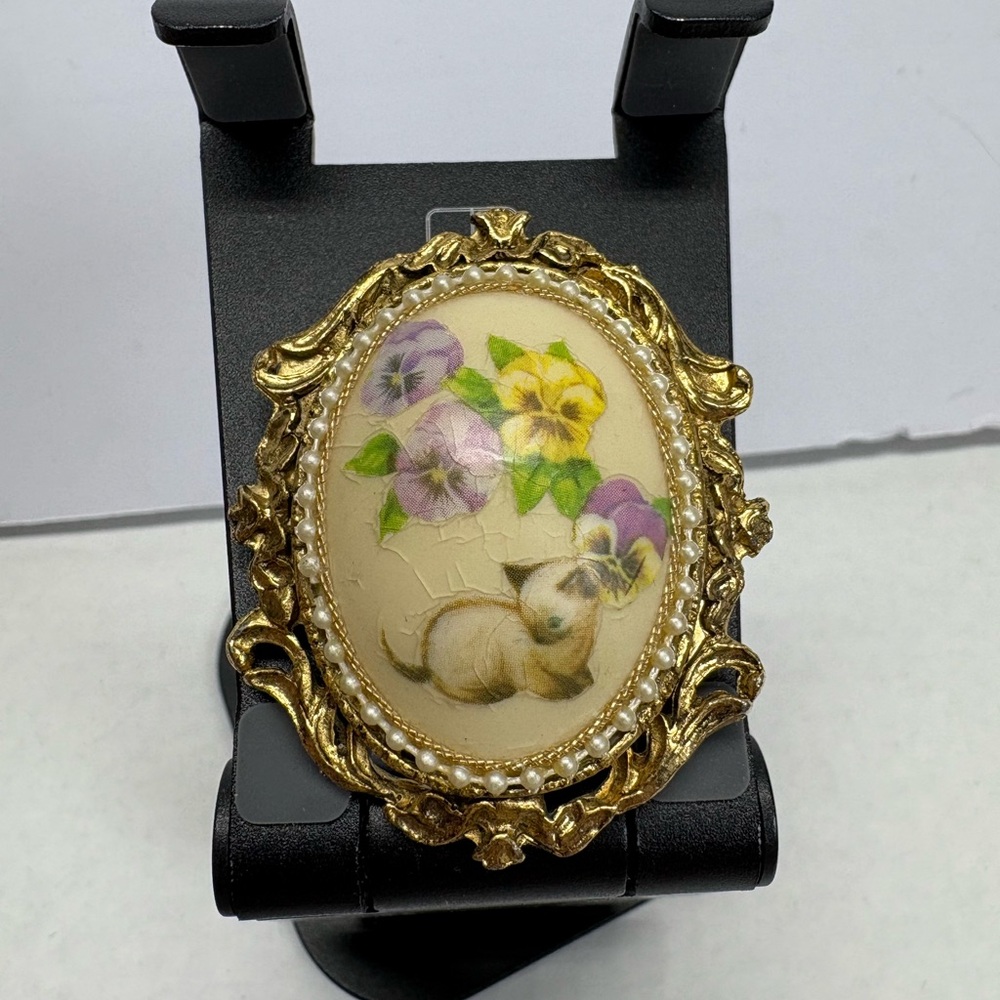 Vintage Handpainted Gold Elegant Outerlay Cat Cameo Kitten Brooch Pin
